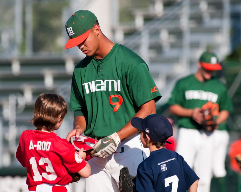 _IGP5596-60.jpg :: UM Baseball vs St. Thomas 4-27-2010