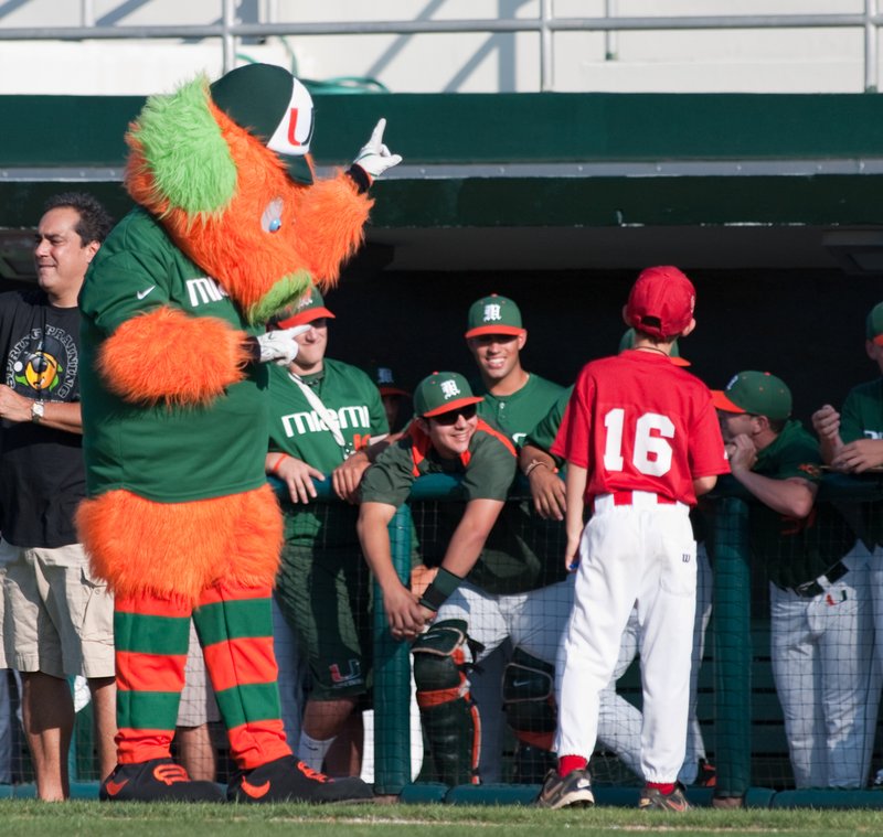 _IGP5603-67.jpg :: UM Baseball vs St. Thomas 4-27-2010