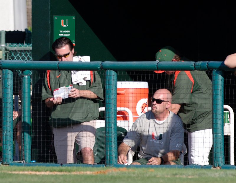 _IGP5640-104.jpg :: UM Baseball vs St. Thomas 4-27-2010