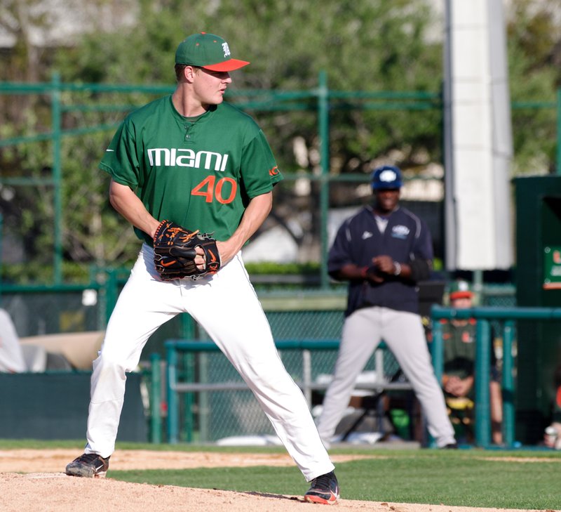 _IGP5653-117.jpg :: UM Baseball vs St. Thomas 4-27-2010