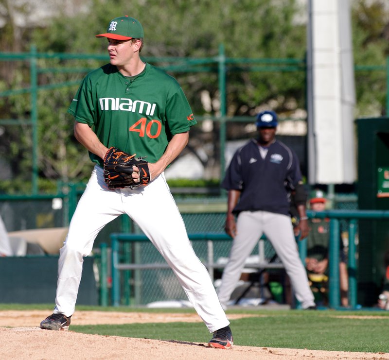 _IGP5654-118.jpg :: UM Baseball vs St. Thomas 4-27-2010