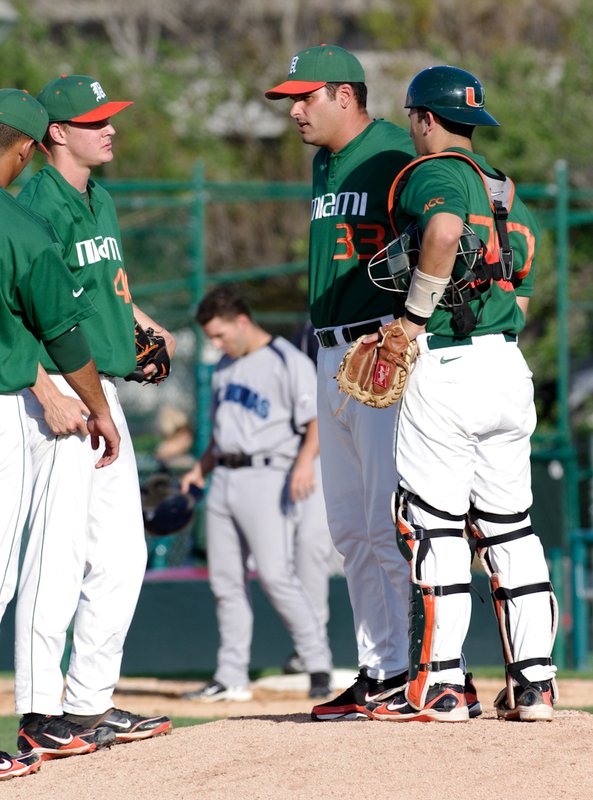 _IGP5656-120.jpg :: UM Baseball vs St. Thomas 4-27-2010