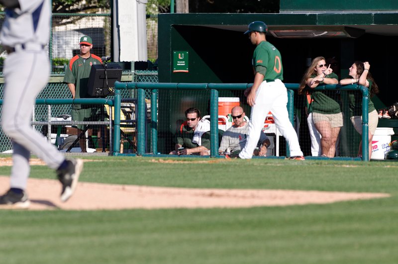 _IGP5678-142.jpg :: UM Baseball vs St. Thomas 4-27-2010