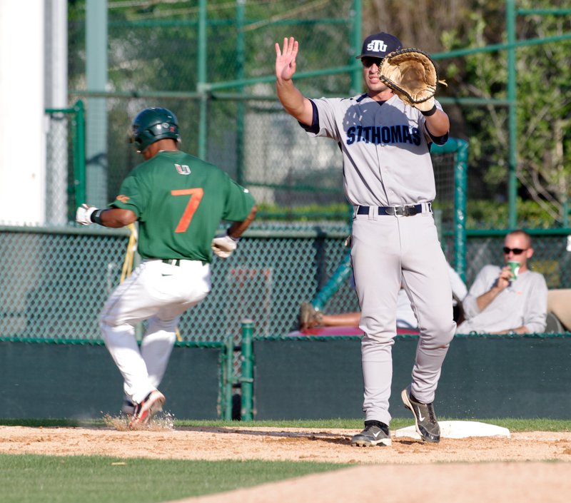 _IGP5688-152.jpg :: UM Baseball vs St. Thomas 4-27-2010