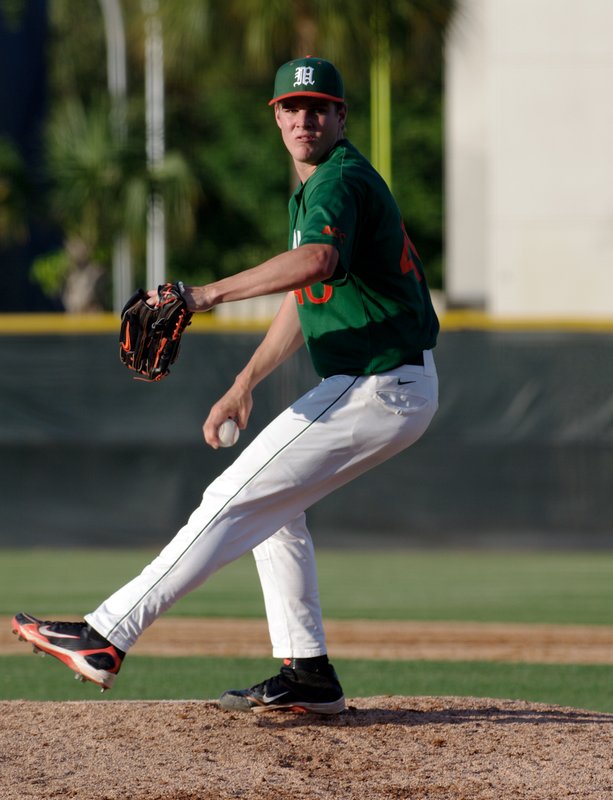 _IGP5837-300.jpg :: UM Baseball vs St. Thomas 4-27-2010