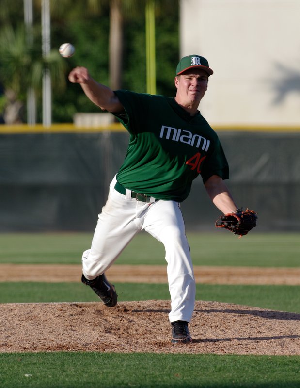 _IGP5839-302.jpg :: UM Baseball vs St. Thomas 4-27-2010