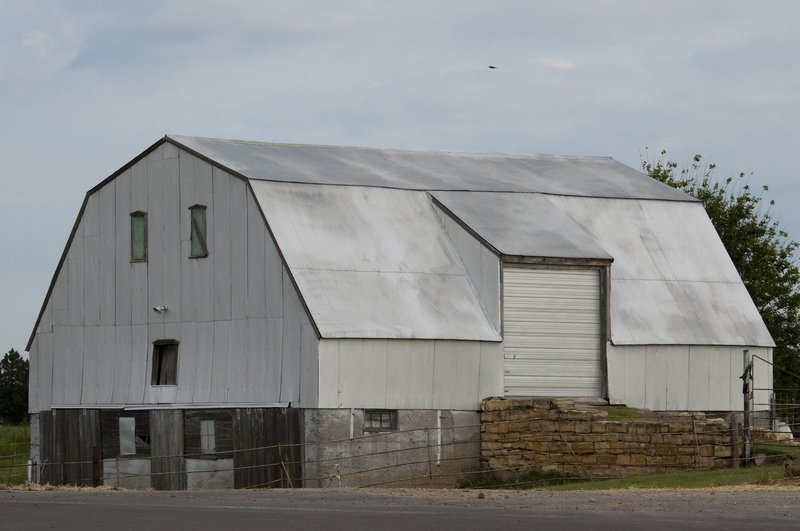 123rf 2-8-09-24.jpg :: Silver Round Top Barn