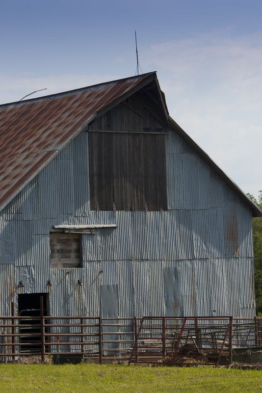 123rf 2-8-09-82.jpg :: Grey Barn Red Roof