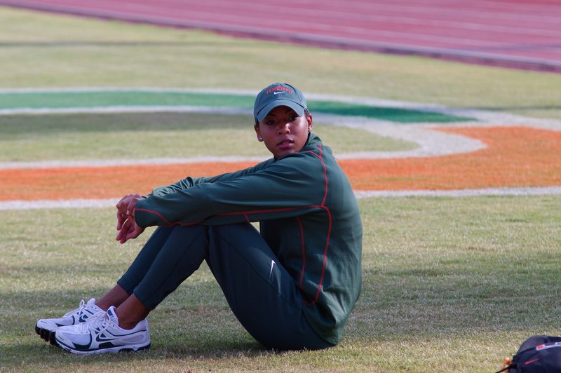 _IGP7782.jpg :: UM Track 4-16-11