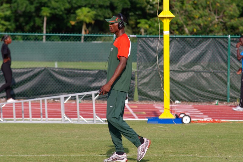 _IGP7800.jpg :: UM Track 4-16-11