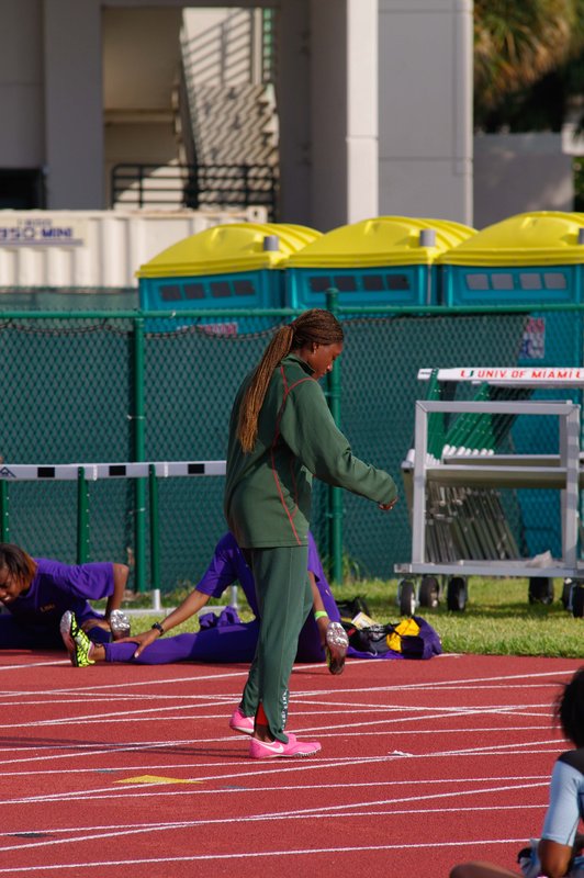 _IGP7816.jpg :: UM Track 4-16-11