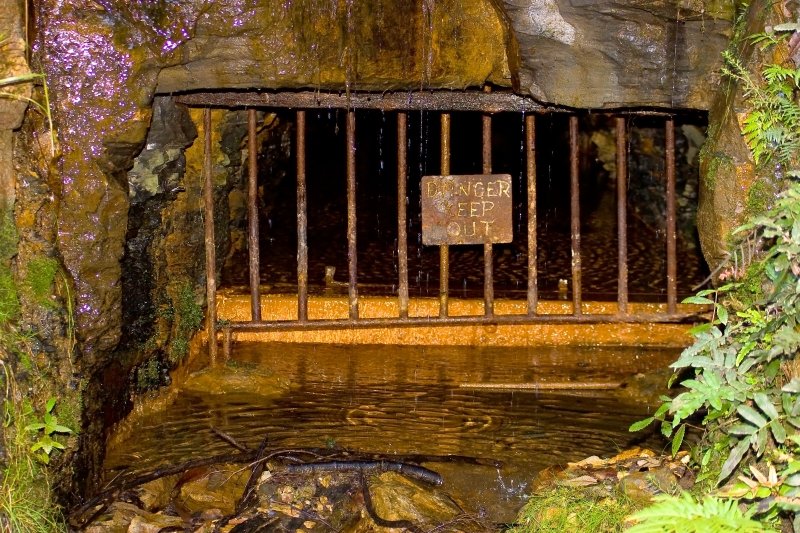 Australia 003.jpg :: A watery cave with a grill and keep out sign