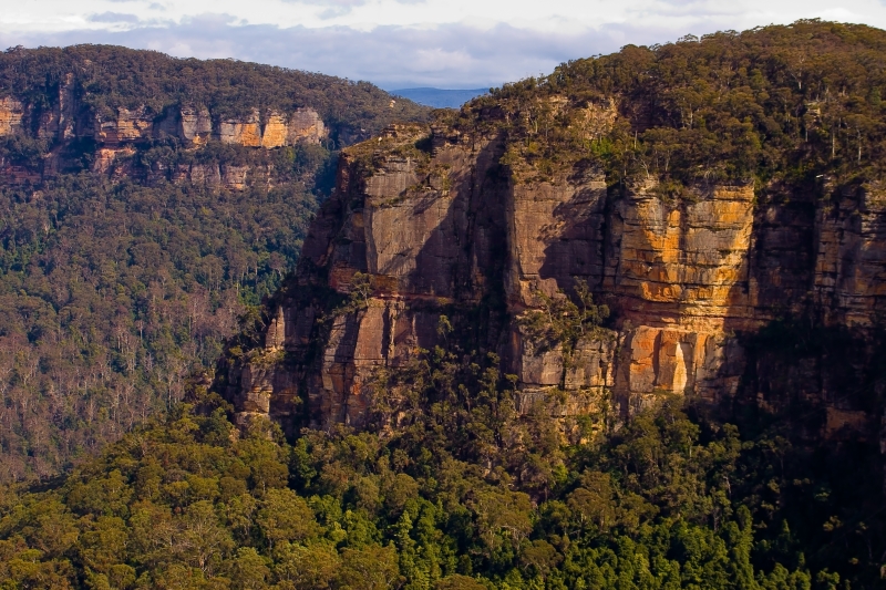 Australia 006.jpg :: A mountain bluff at Katoomba in the Blue Mountains, New South Wales, Australia