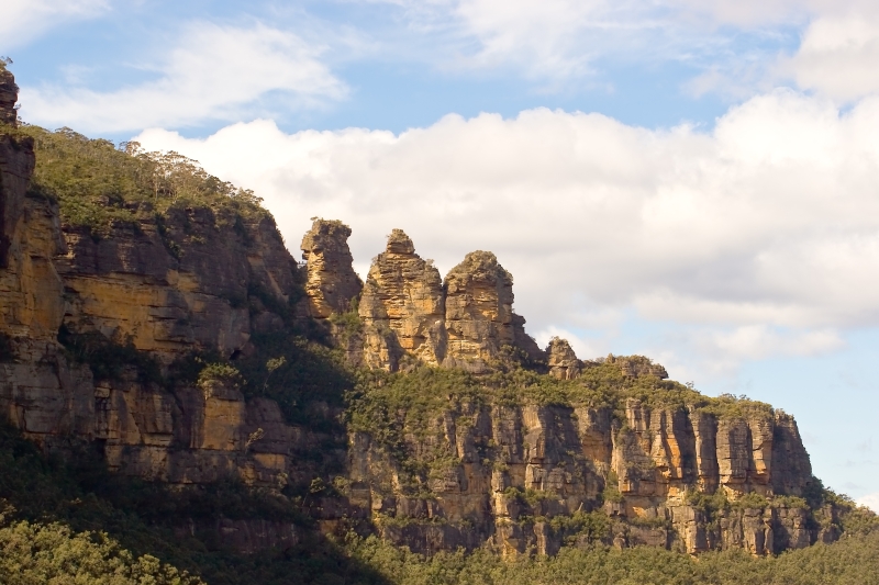 Australia 008.jpg :: The Three Sisters at Katoomba from the valley below, Blue Mountains, New South Wales, Australia