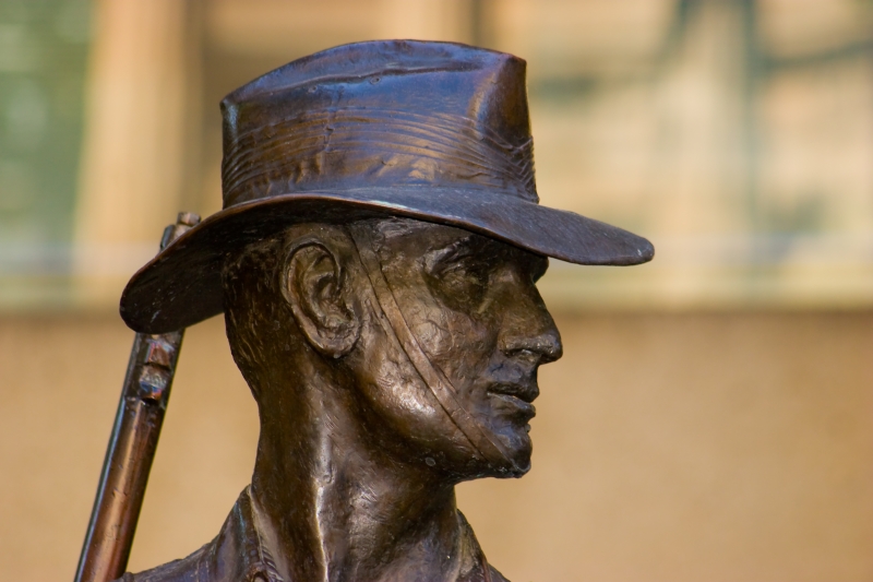 Australia 024.jpg :: Bronze of an Australian Soldier of the First World War in ANZAC square Brisbane