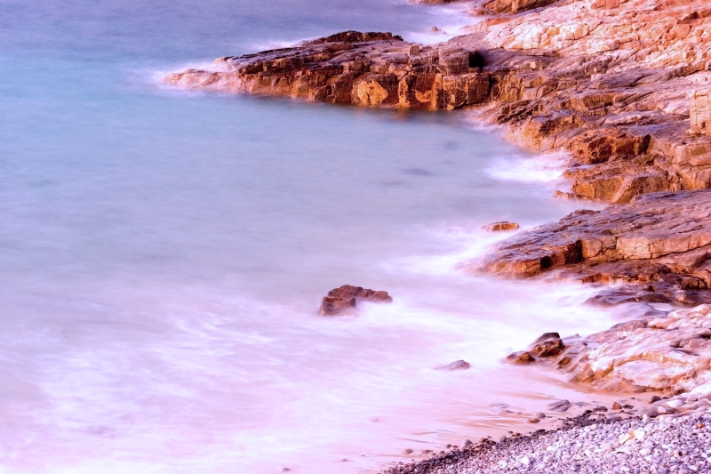 Australia 068.jpg :: A misty sea swirls round the Queensland coastline of Australia