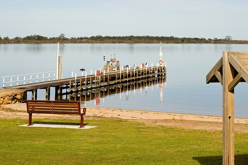 Australia 130.jpg :: A Pier and boat on the beach in Metung, New South Wales, Australia