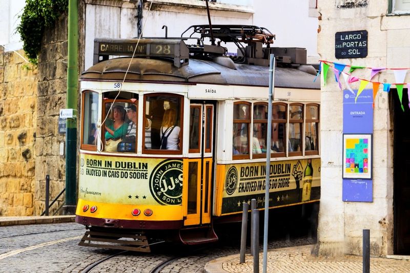 Lisbon Tram_ii_IFP.jpg