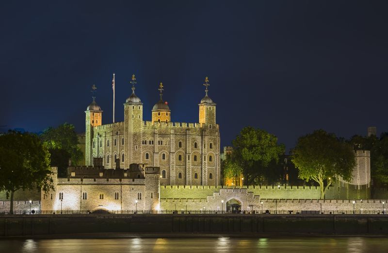 Tower of London_.jpg