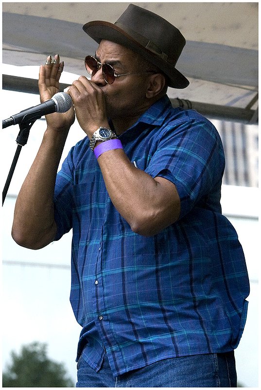 08ChiBF.2030.jpg :: G U Y   D A V I S
Chicago Blues Festival
June 7, 2008