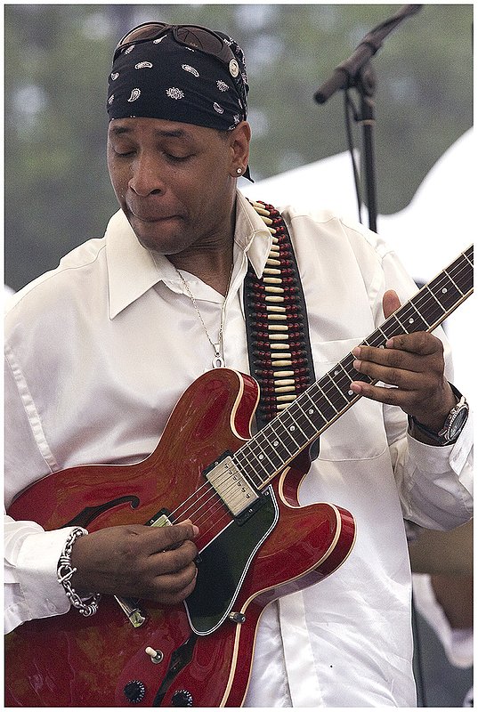 08ChiBF.Day2.0978.jpg :: C H I C O   B A N K S
(March 7, 1962 – December 4, 2008)
Chicago Blues Festival
June 5, 2008