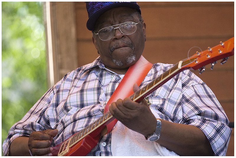 08ChiBF.Day2.1112.jpg :: J O H N N Y   Y A R D   D O G   J O N E S 
Chicago Blues Festival
June 5, 2008