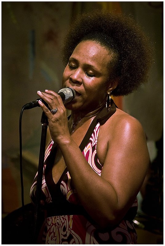 09_Chans_Gaynielle_Neville.9426.jpg :: G A Y N I E L L E   N E V I L L E
with Cyril Neville & Tribe 13
Chan's, Woonsocket, R.I.
April 16, 2009
