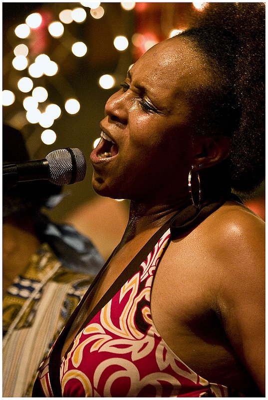 09_Chans_Gaynielle_Neville.9581.jpg :: G A Y N I E L L E   N E V I L L E
with Cyril Neville & Tribe 13
Chan's, Woonsocket, R.I.
April 16, 2009