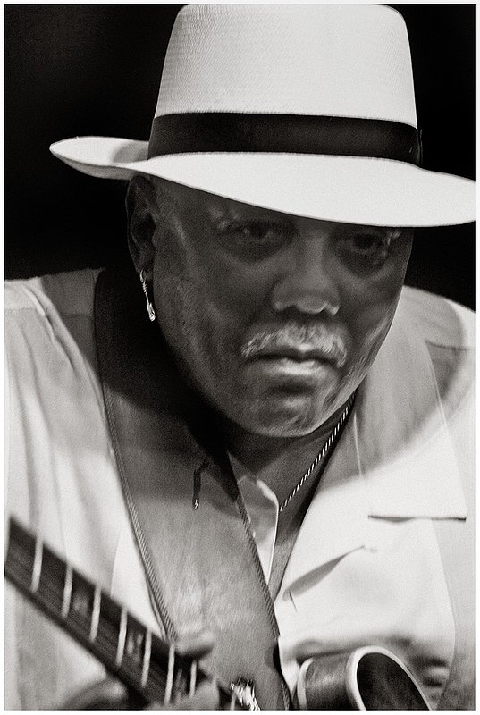 09CBF.Legends-CarlosJohnson_1269.jpg :: C A R L O S   J O H N S O N
Buddy Guy’s Legends, Chicago, Ill.
June 12, 2009
