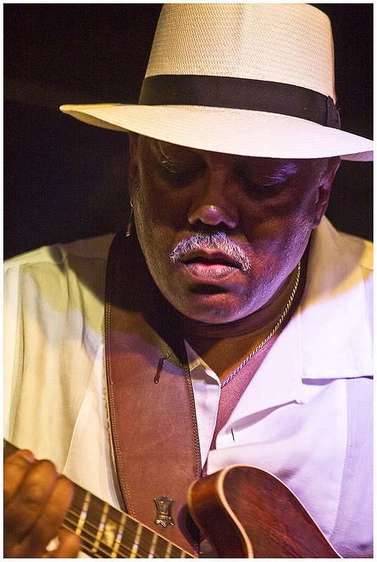 09CBF.Legends-CarlosJohnson_1270.jpg :: C A R L O S   J O H N S O N
Buddy Guy’s Legends, Chicago, Ill.
June 12, 2009