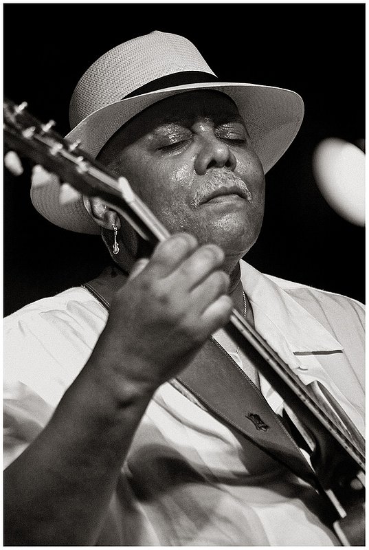 09CBF.Legends-CarlosJohnson_1294.jpg :: C A R L O S   J O H N S O N
Buddy Guy’s Legends, Chicago, Ill.
June 12, 2009