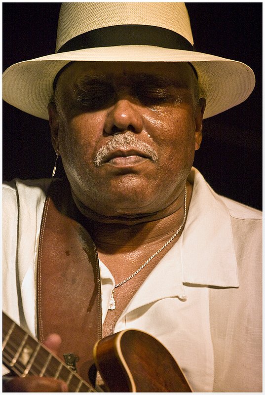 09CBF.Legends-CarlosJohnson_1299.jpg :: C A R L O S   J O H N S O N
Buddy Guy’s Legends, Chicago, Ill.
June 12, 2009