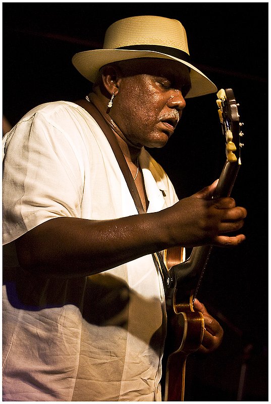 09CBF.Legends-CarlosJohnson_6648.jpg :: C A R L O S   J O H N S O N
Buddy Guy’s Legends, Chicago, Ill.
June 12, 2009
