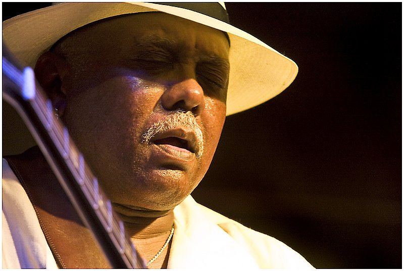 09CBF.Legends-CarlosJohnson_6667.jpg :: C A R L O S   J O H N S O N
Buddy Guy’s Legends, Chicago, Ill.
June 12, 2009
