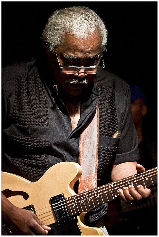 09CBF.Legends-JimmyBurns_6895.jpg :: J I M M Y   B U R N S
Buddy Guy's Legends, Chicago, Ill.
June 13, 2009