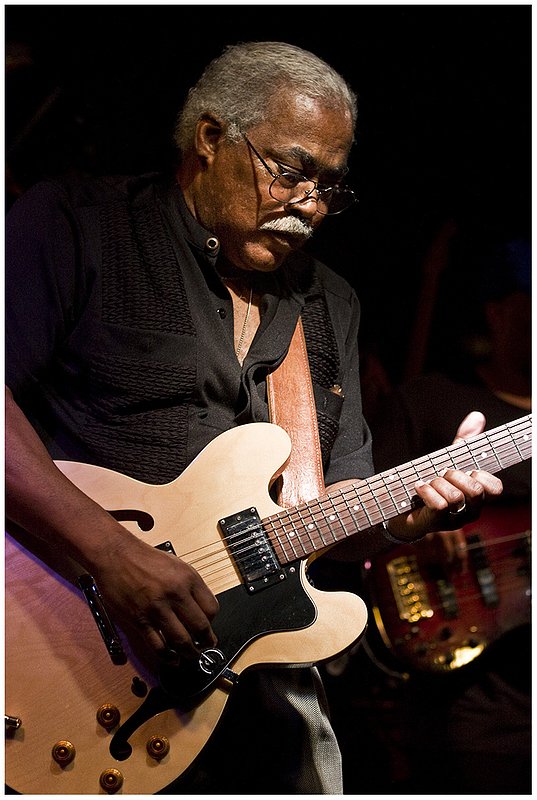 09CBF.Legends-JimmyBurns_6909.jpg :: J I M M Y   B U R N S
Buddy Guy's Legends, Chicago, Ill.
June 13, 2009