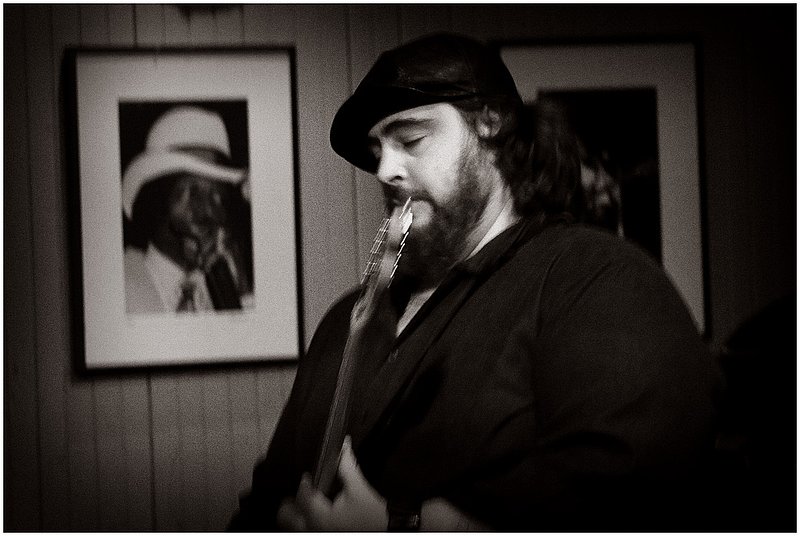 09Jakes.NickMoss_1475.jpg :: N I C K   M O S S
Jake's Dixie Roadhouse
Waltham, Massachusetts
December 16, 2009