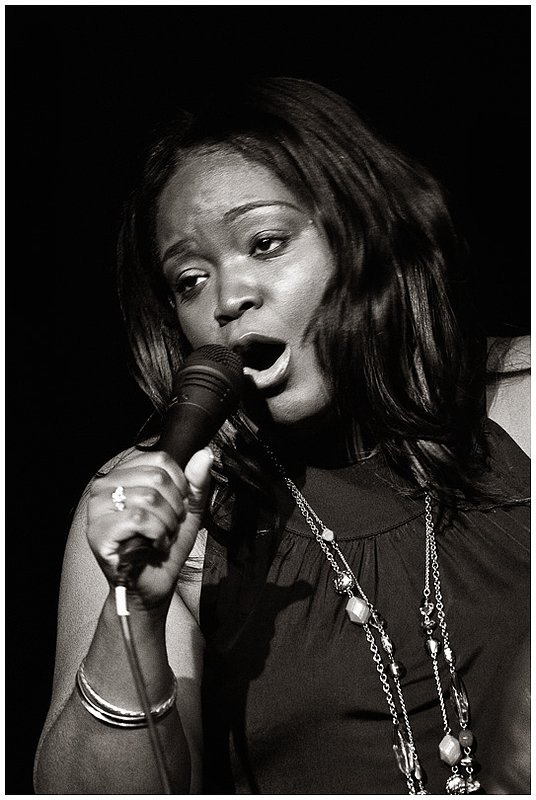 09Narrows.ShemekiaCopeland_7193g.jpg :: SHEMEKIA COPELAND, Narrows Center for the Arts, Fall River, Massachusetts, September 26, 2009