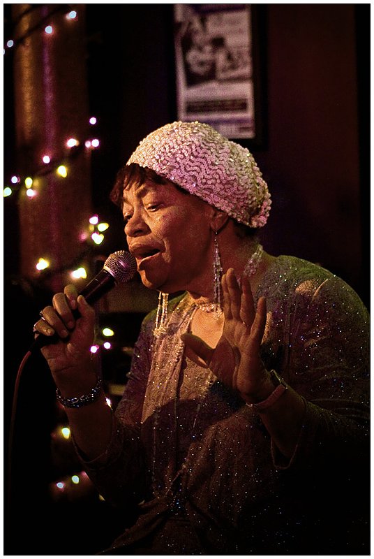 09SJ.ShirleyLewis_2037.jpg :: S H I R L E Y   L E W I S
Smoken Joe's
Brighton, Massachusetts
December 19, 2009