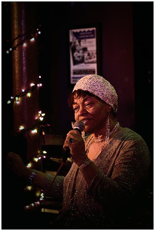 09SJ.ShirleyLewis_2040.jpg :: S H I R L E Y   L E W I S
Smoken Joe's
Brighton, Massachusetts
December 19, 2009
