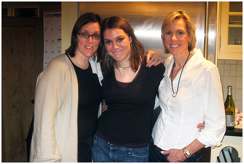 09Thnksgvng.Ruth-Ivy-Monica_9754.jpg :: RUTH, IVY and MONICA, East Williston, New York, November 26, 2009