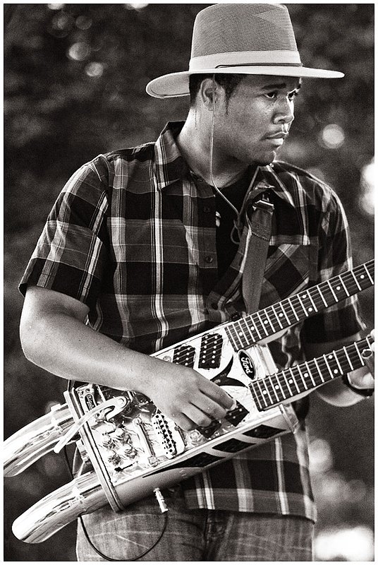 10CBF.HomemadeJamz_2900g.jpg :: RYAN PERRY with Homemade Jamz Blues Band, Chicago Blues Festival, June 13, 2010