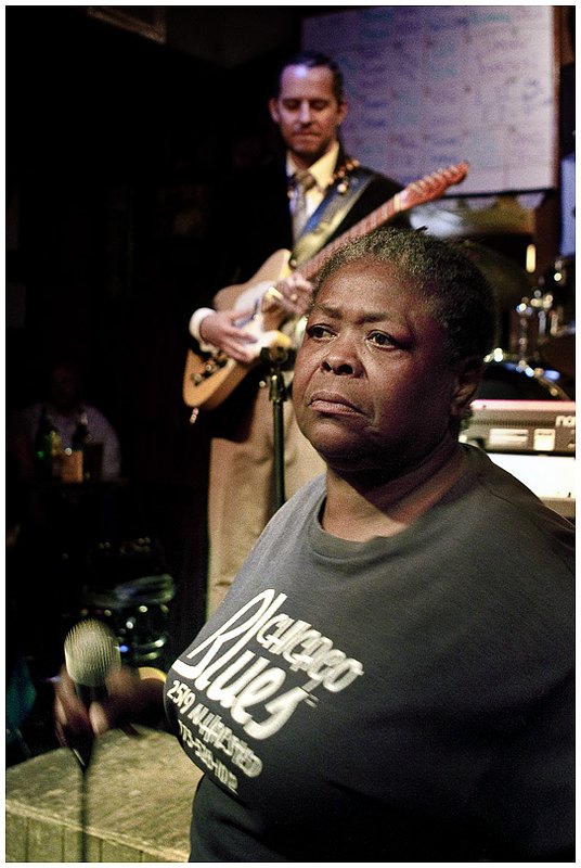10Chi.BLUES.GuyKing_0650.jpg :: B I G   T I M E   S A R A H   S T R E E T E R
with Guy King
B.L.U.E.S. on Halsted
Chicago, Illinois
June 10, 2010