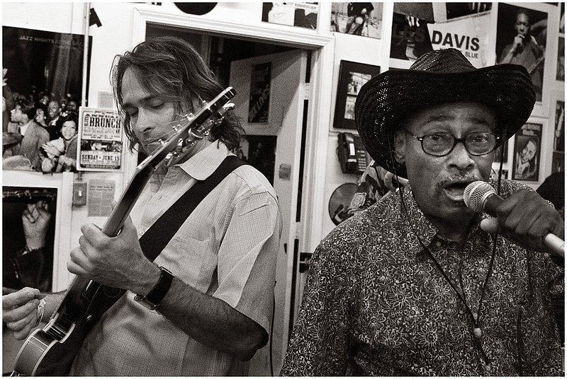 10Chi.JazzMart.RockinJohnny-AlThomas_2603.jpg :: ROCKIN' JOHNNY BURGIN and LITTLE AL THOMAS, Jazz Record Mart Blues Brunch, Chicago, Illinois, June 13, 2010