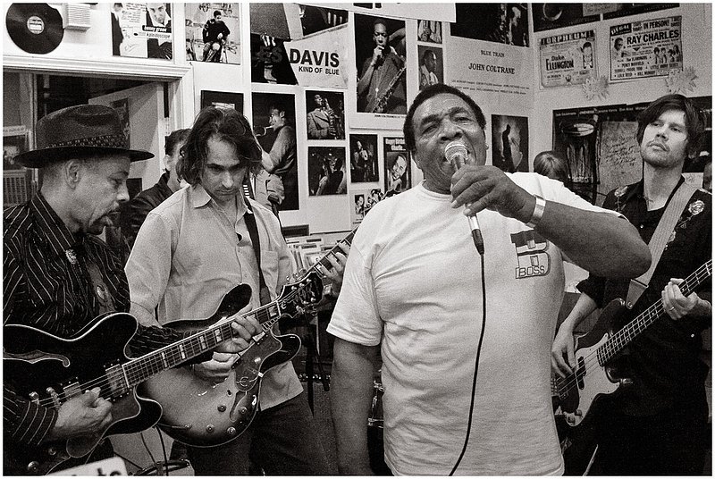10Chi.JazzMart.WillieBuck_2662.jpg :: JOHN PRIMER, ROCKIN' JOHNNY BURGIN, WILLIE BUCK and STEPHEN HOWARD, Jazz Record Mart Blues Brunch, Chicago, Illinois, June 13, 2010