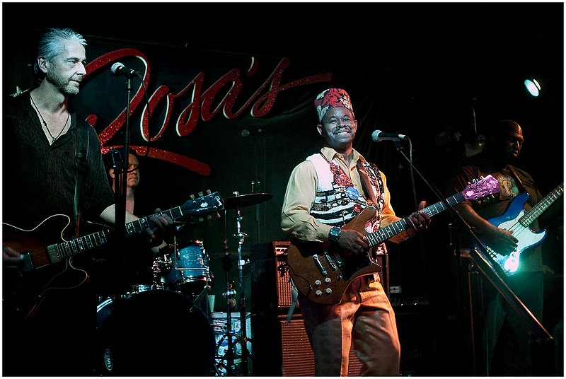10Chi.Rosas.LilEd_2109.jpg :: LIL' ED and the Blues Imperials, Rosa's, Chicago, Illinois, June 11, 2010