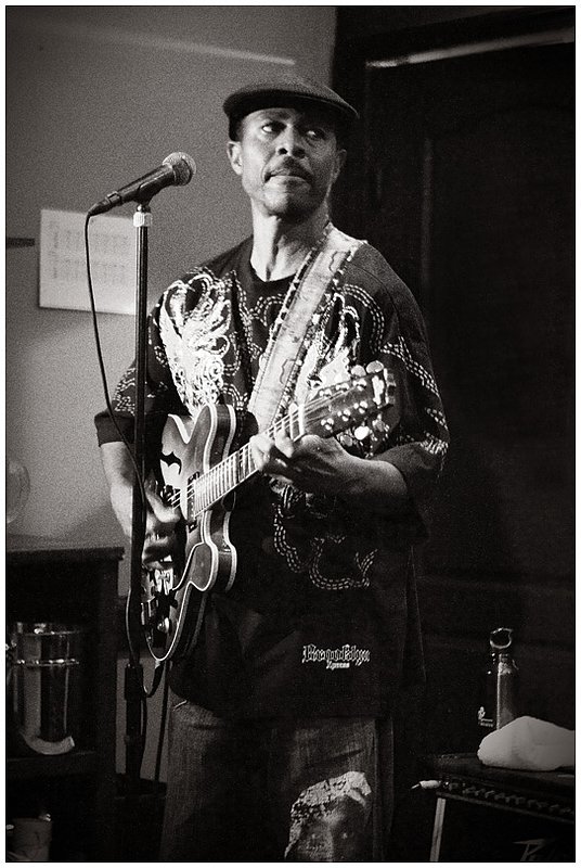 10SJ.BiscuitMiller-BobbyWilson_7614.jpg :: BOBBY WILSON with Biscuit Miller and the Mix, Smoken' Joe's, Boston, Massachusetts, August 19, 2010