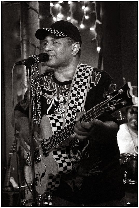 10SJ.BiscuitMiller_8028g.jpg :: BISCUIT MILLER and the Mix, Smoken' Joe's, Boston, Massachusetts, August 19, 2010