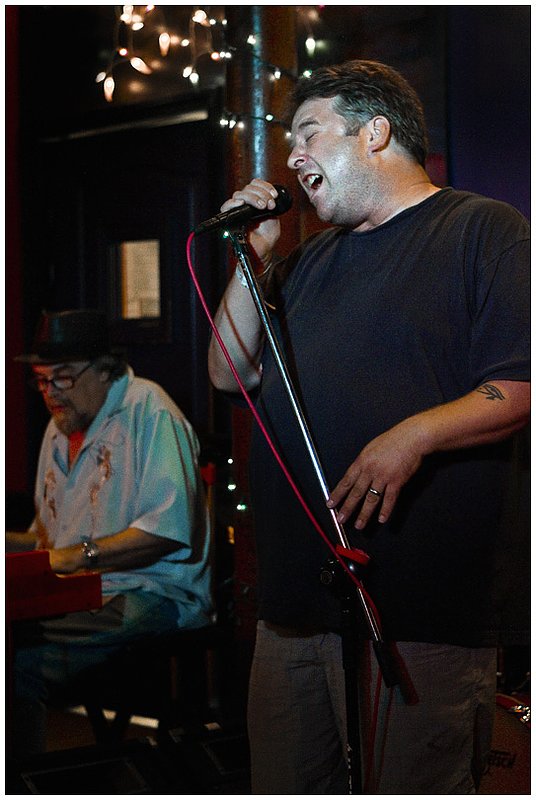 10SJ.PhilPemberton_7524.jpg :: PHIL PEMBERTON with Levy, Stubbs and Rivelli, Smoken' Joe's, Boston, Massachusetts, August 10, 2010
