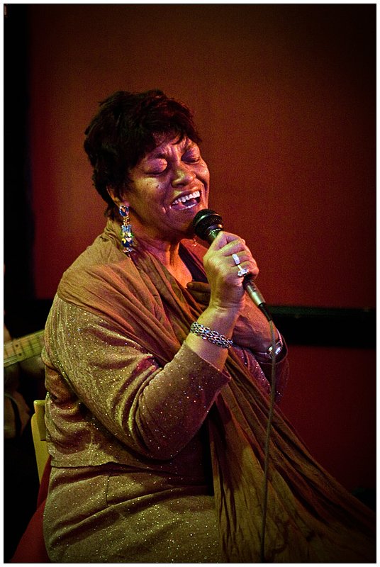 10SJ.ShirleyLewis_2211.jpg :: S H I R L E Y   L E W I S
Smoken Joe's
Brighton, Massachusetts
January 2, 2010